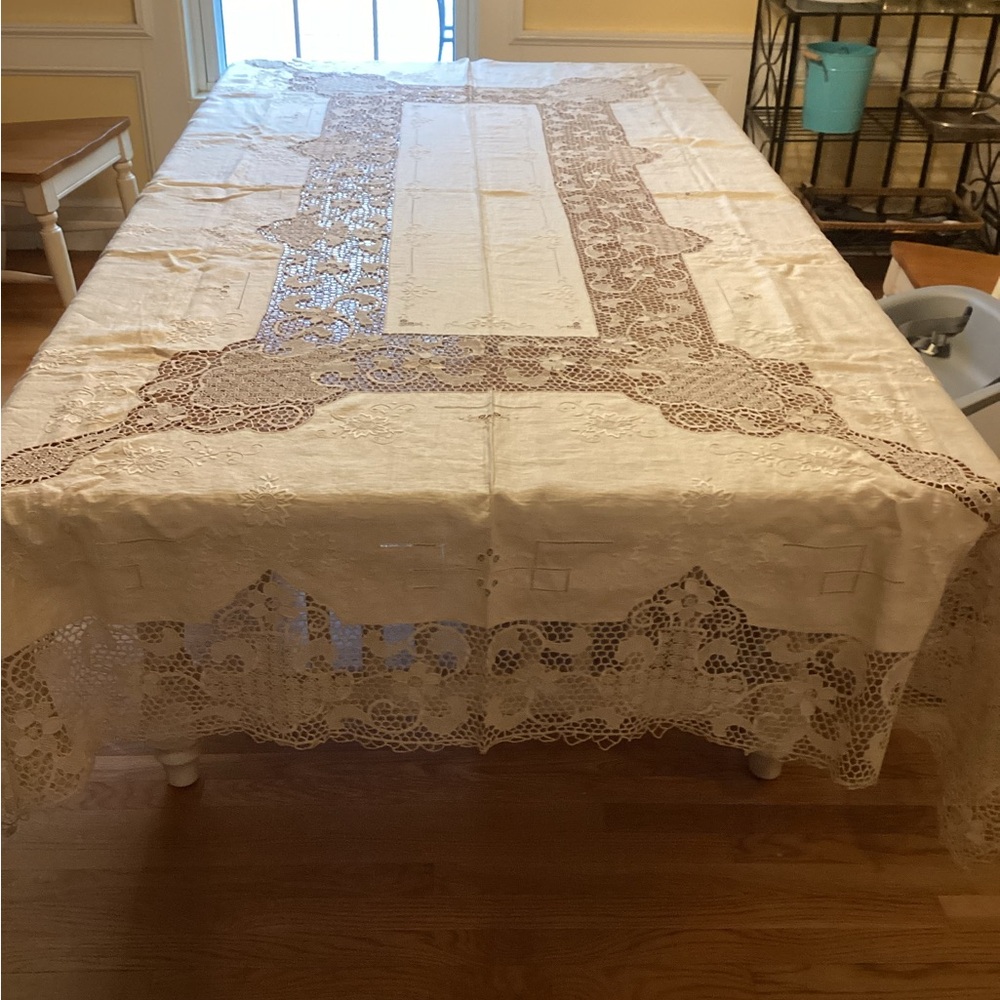 Vintage Italian Made Tablecloth with 12 Napkins